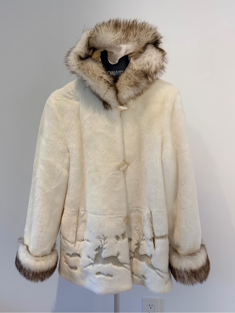 Vintage Y2K White Faux Fur Reindeer Après Ski Hooded Coat